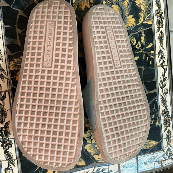 Michael Kors Gilmore Slides size 8M - Picture 6 of 8